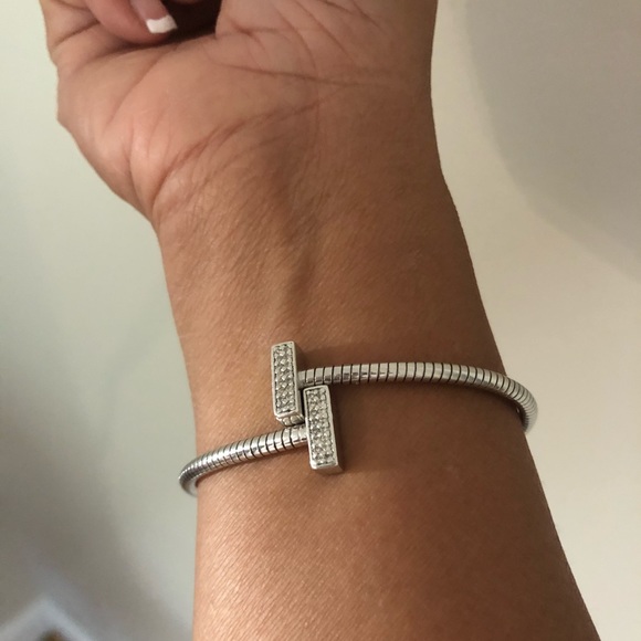 T Cuff Link Bracelet - Picture 5 of 11